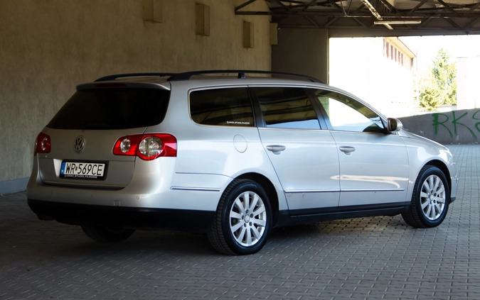 Volkswagen Passat cena 17900 przebieg: 400213, rok produkcji 2010 z Radom małe 704